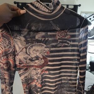 Stylish Graphic Long Sleeve Top and Leggings Set / Has Amazing Stretch/Worn Once